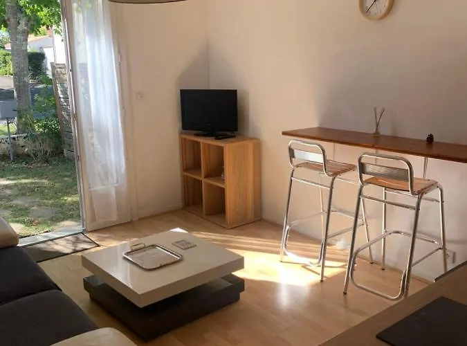 Beau T2 Meublé Récent Appartamento